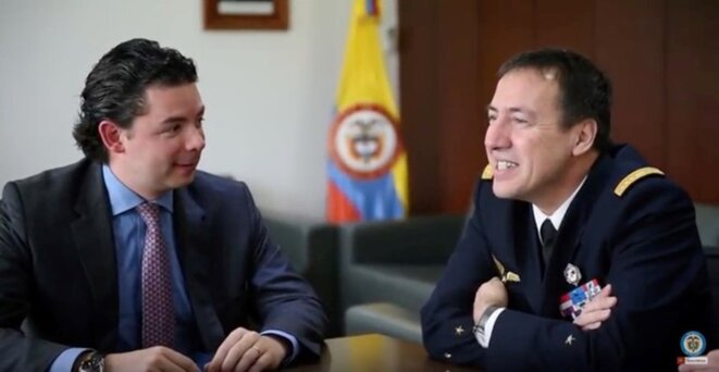 Aníbal Fernández de Soto, vice-ministre colombien de la défense pour les affaires internationales et le général Jean-Marie Clament, directeur des relations internationales et de la stratégie du ministère français de la défense, en janvier 2017. Aníbal Fernández de Soto, vice-ministre colombien de la défense pour les affaires internationales et le général Jean-Marie Clament, directeur des relations internationales et de la stratégie du ministère français de la défense, en janvier 2017.