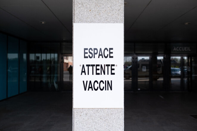 Centre de vaccination à Dinan (Côtes-d'Armor), en avril 2021. © Martin Bertrand / Hans Lucas via AFP