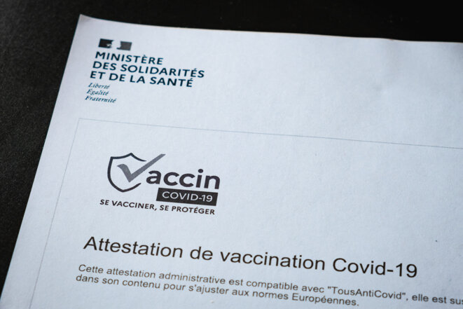 Une attestation de vaccination Covid-19. © Leo PIERRE / Hans Lucas via AFP