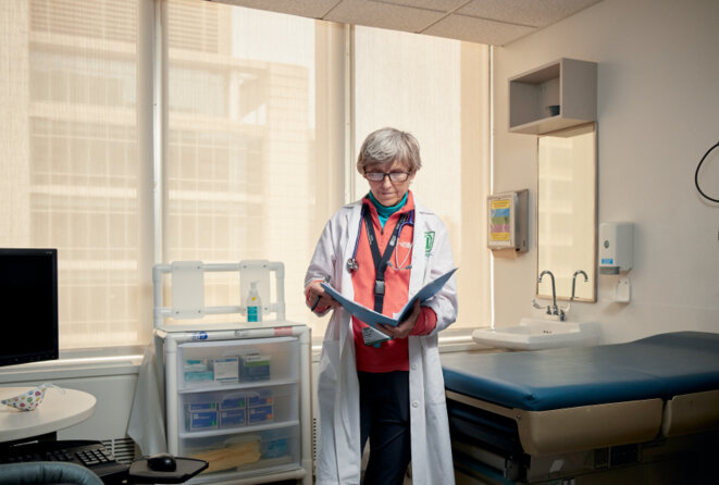 Le docteur Elizabeth Berry-Kravis au centre médical universitaire Rush de Chicago, dans l'Illinois. Une finalité : Berry-Kravis a consacré l'essentiel de sa carrière à trouver des traitements pour ses patients avec le syndrome de l'X fragile. Le docteur Elizabeth Berry-Kravis au centre médical universitaire Rush de Chicago, dans l'Illinois. Une finalité : Berry-Kravis a consacré l'essentiel de sa carrière à trouver des traitements pour ses patients avec le syndrome de l'X fragile.