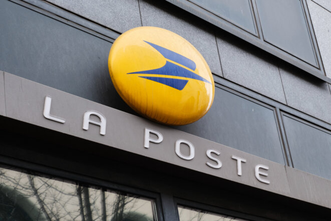 Illustration La Poste et la Banque postale. Mars 2021. © Hermann Click / Hans Lucas / Hans Lucas via AFP