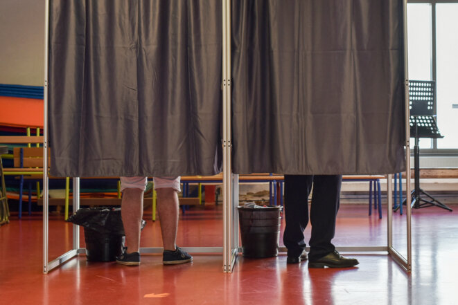 Dimanche 20 juin, dans un bureau de vote du Val-de-Marne. © Virginie Seiller / Hans Lucas / Hans Lucas via AFP Dimanche 20 juin, dans un bureau de vote du Val-de-Marne. © Virginie Seiller / Hans Lucas / Hans Lucas via AFP