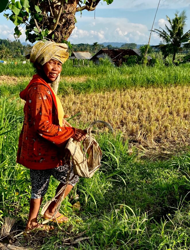 Femme au turban, 24.06.21, 17h15, village de Tauka, province de Karangasem, Bali © Claude Hudelot