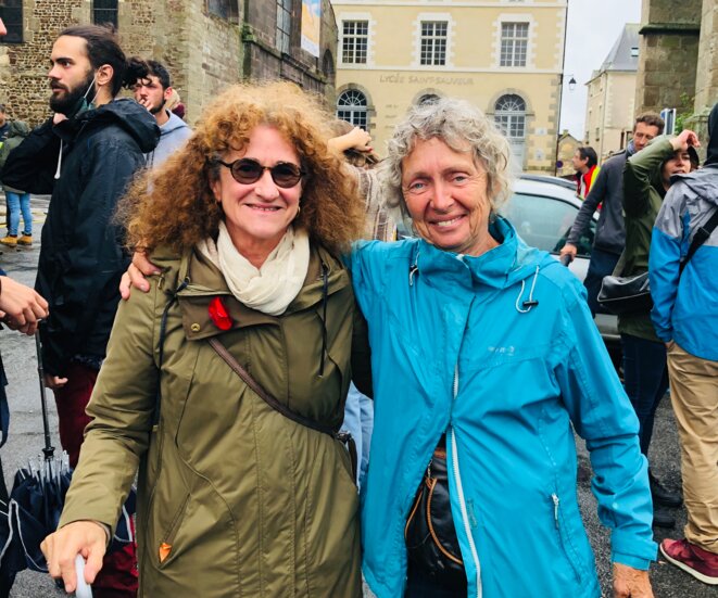 Françoise et Edwige, lors du rassemblement contre les violences policières à Redon (Ille-et-Vilaine), 26 juin 2021. © PP