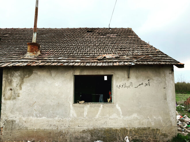 Une maison squattée par des exilés dans le nord de la Serbie. © SR