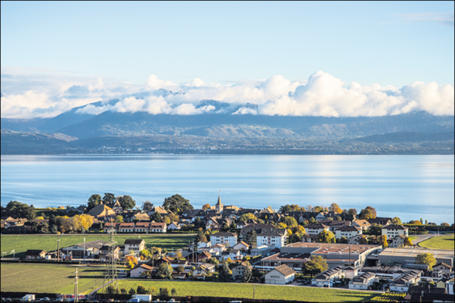 La commune de Perroy sur les bords du lac Léman La commune de Perroy sur les bords du lac Léman