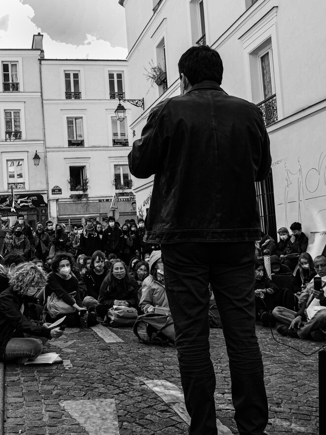 Le Capital et les militants. L'économiste Thomas Piketty échange avec des militants écologistes à la ZAD de la place Sainte Marthe à Paris, le 26 Septembre 2021. © P. Fimbel Le Capital et les militants. L'économiste Thomas Piketty échange avec des militants écologistes à la ZAD de la place Sainte Marthe à Paris, le 26 Septembre 2021. © P. Fimbel