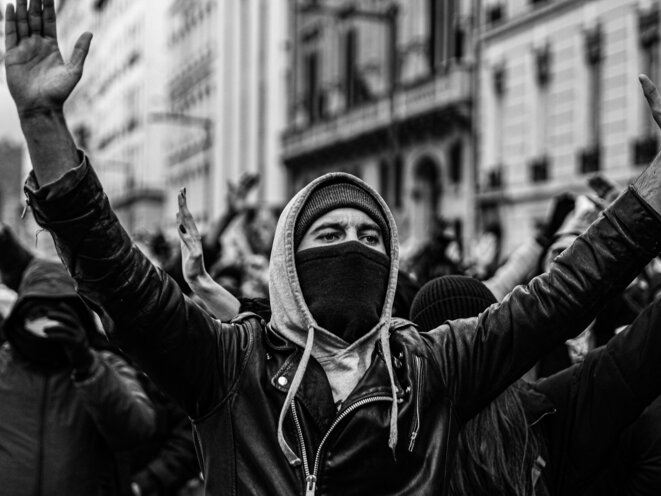 Siamo Tutti Antifascisti. Les méthodes et chants antifascistes sont très présents chez les manifestants les plus déterminés contre la loi sécurité globale à Lyon, le 12 Décembre 2020. © P. Fimbel Siamo Tutti Antifascisti. Les méthodes et chants antifascistes sont très présents chez les manifestants les plus déterminés contre la loi sécurité globale à Lyon, le 12 Décembre 2020. © P. Fimbel