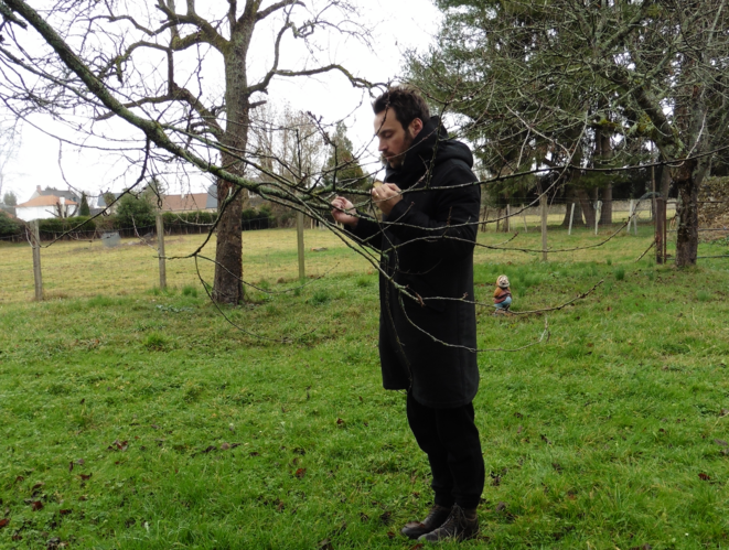 Le contact à l'arbre consiste nécessite ici un contacte cutané en saisissant les braches ou en apposant les mains sur le tronc. Le contact à l'arbre consiste nécessite ici un contacte cutané en saisissant les braches ou en apposant les mains sur le tronc.