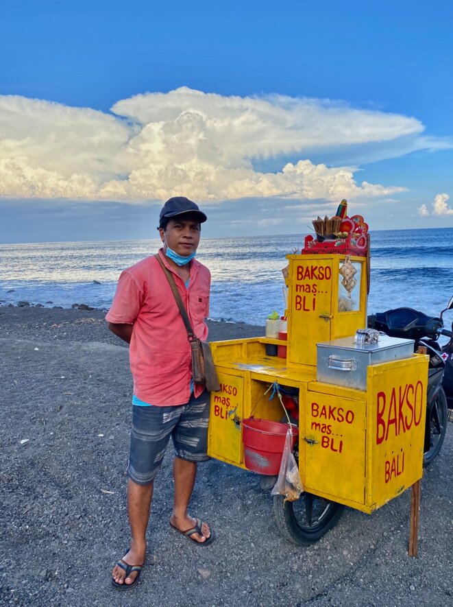 JUSTE UNE IMAGE DE BALI (10) : LE BAKSO ET LE CROCODILE