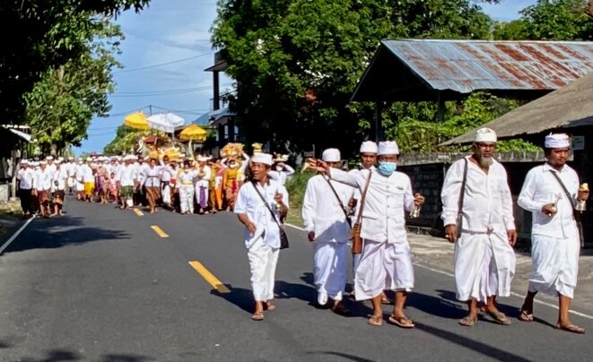JUSTE UNE IMAGE DE BALI (15) : UNE GAMINE PRÉNOMMÉE KARTINI!