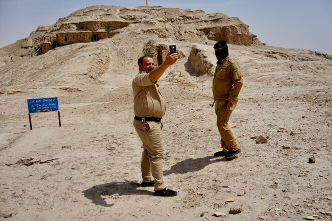 Des militaires irakiens escortant Mediapart pour une visite exceptionnelle du site d'Uruk (Irak), berceau de l'écriture. © Rachida El Azzouzi Des militaires irakiens escortant Mediapart pour une visite exceptionnelle du site d'Uruk (Irak), berceau de l'écriture. © Rachida El Azzouzi