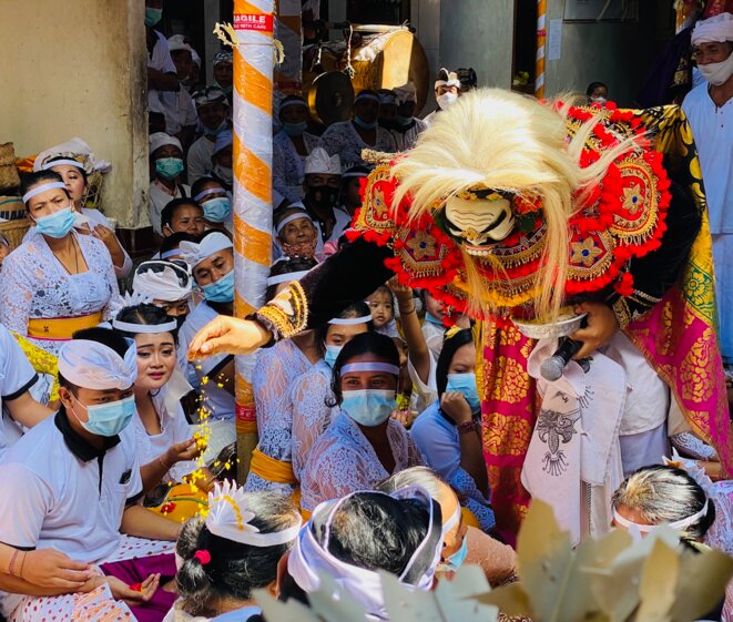 JUSTE UNE IMAGE DE BALI (18) : L'ODALAN SONNE TOUJOURS TROIS FOIS