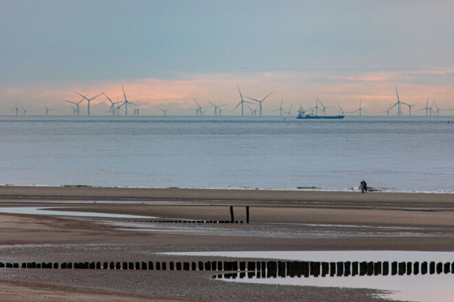 Parc éolien « offshore » aux Pays-Bas, avril 2021. © Nicolas Economou / NurPhoto via AFP