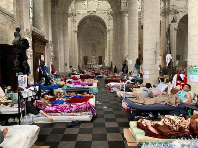 A l'église du Béguinage, beaucoup de grévistes sont dans un état critique (juillet 2021). © NB