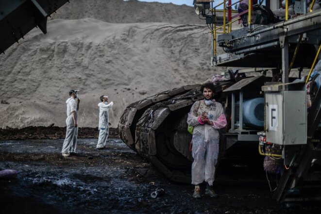 Un activiste du Pink Bloc d'Ende Gelände en Allemagne, dans la mine de Welzow Sud.13 mai 2016. © Eros Sana Un activiste du Pink Bloc d'Ende Gelände en Allemagne, dans la mine de Welzow Sud.13 mai 2016. © Eros Sana