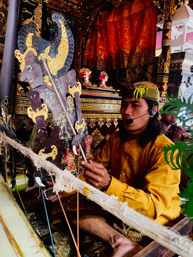 JUSTE UNE IMAGE DE BALI (22) : GRANDEUR ET DÉCADENCE DU WAYANG KULIT
