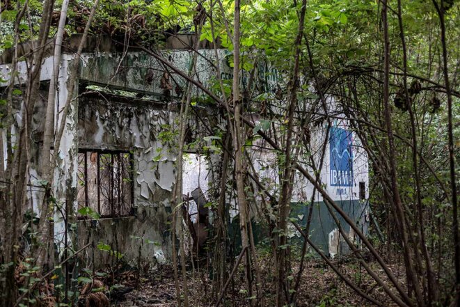 Les anciens locaux de l’Ibama, l’Institut brésilien des ressources naturelles renouvelables, sont aujourd’hui abandonnés à Humaitá. © Photo Jean-Mathieu Albertini pour Mediapart Les anciens locaux de l’Ibama, l’Institut brésilien des ressources naturelles renouvelables, sont aujourd’hui abandonnés à Humaitá. © Photo Jean-Mathieu Albertini pour Mediapart