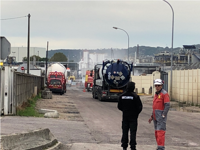 Entrée de l'usine Lubrizol, à Rouen, le 3 octobre 2019, une semaine après l'incendie (JL). Entrée de l'usine Lubrizol, à Rouen, le 3 octobre 2019, une semaine après l'incendie (JL).