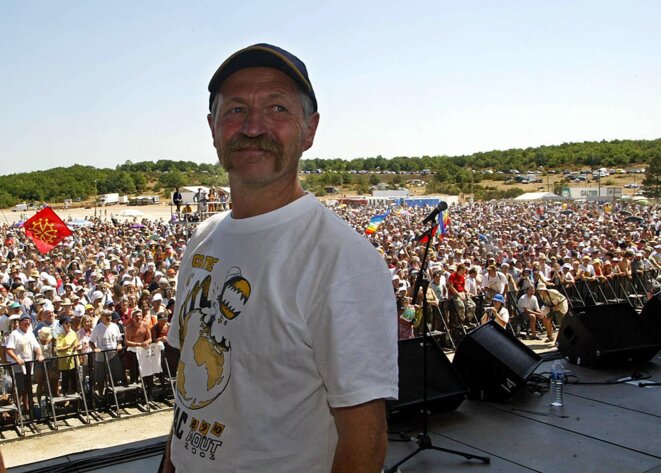 José Bové le 10 août 2003, lors du grand rassemblement altermondialiste organisé dans le Larzac. © Eric Cabanis / AFP José Bové le 10 août 2003, lors du grand rassemblement altermondialiste organisé dans le Larzac. © Eric Cabanis / AFP