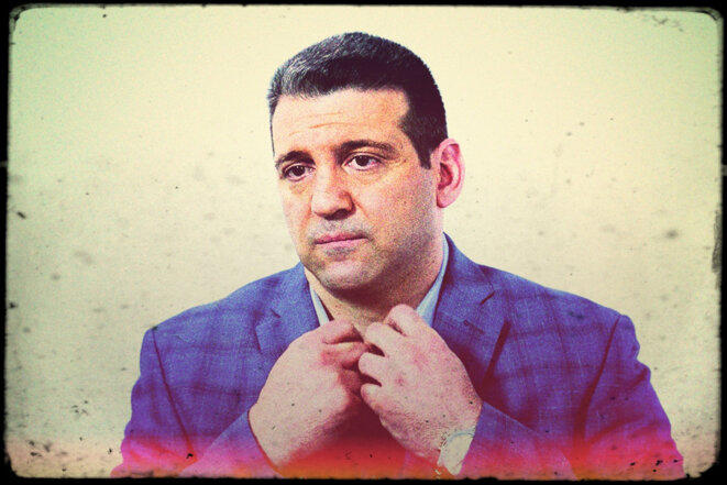 John Pennisi dans une interview de Vlad TV en 2021. © Capture d'écran YouTube John Pennisi dans une interview de Vlad TV en 2021. © Capture d'écran YouTube