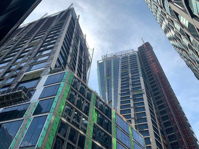 Le chantier du « XI », un ensemble de deux tours sur la 11e avenue de Manhattan. © Photo Patricia Neves pour Mediapart Le chantier du « XI », un ensemble de deux tours sur la 11e avenue de Manhattan. © Photo Patricia Neves pour Mediapart
