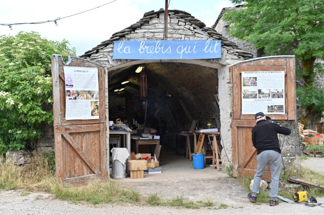 La librairie de Montredon, ouverte l'été à l'occasion du marché des producteurs. © RG / Mediapart La librairie de Montredon, ouverte l'été à l'occasion du marché des producteurs. © RG / Mediapart