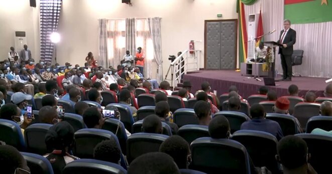 Jean-Luc Mélenchon prononce son allocution devant les étudiants de l'université Joseph Ki-Zerbo de Ouagadougou le mercredi 21-juillet 2021 Jean-Luc Mélenchon prononce son allocution devant les étudiants de l'université Joseph Ki-Zerbo de Ouagadougou le mercredi 21-juillet 2021