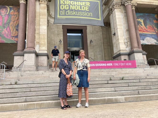 Lykke et Trine ont dû présenter leur passe sanitaire pour entrer au musée à Copenhague, ce ne sera plus requis à partir du 1er août. © RLS Lykke et Trine ont dû présenter leur passe sanitaire pour entrer au musée à Copenhague, ce ne sera plus requis à partir du 1er août. © RLS