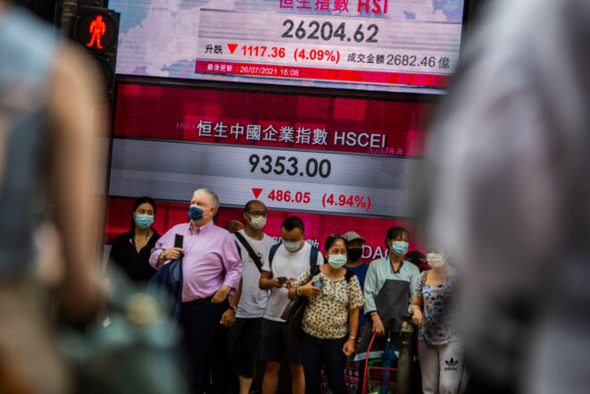 Chute de la bourse de Hong Kong le 26 juillet. © Isaac Lawrence / AFP Chute de la bourse de Hong Kong le 26 juillet. © Isaac Lawrence / AFP