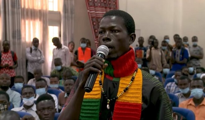 Un étudiant interpelle Jean-Luc Mélenchon : « tous les pays colonisés réclament le départ de l’armée française d’Afrique qui persiste à y rester » Un étudiant interpelle Jean-Luc Mélenchon : « tous les pays colonisés réclament le départ de l’armée française d’Afrique qui persiste à y rester »