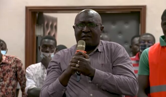 Rodrigue Kombiano demande : « pourquoi est-ce que la France ne quitte pas l’Euro et crée une monnaie commune avec les pays francophones africains ? » Rodrigue Kombiano demande : « pourquoi est-ce que la France ne quitte pas l’Euro et crée une monnaie commune avec les pays francophones africains ? »