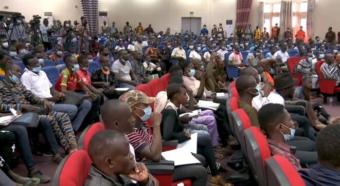 Un auditoire très nombreux et attentionné lors de la conférence de Jean-Luc Mélenchon Un auditoire très nombreux et attentionné lors de la conférence de Jean-Luc Mélenchon