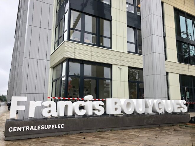 Le bâtiment Francis-Bouygues de CentraleSupélec, sur le plateau de Saclay, en juillet 2021 (JL). Le bâtiment Francis-Bouygues de CentraleSupélec, sur le plateau de Saclay, en juillet 2021 (JL).