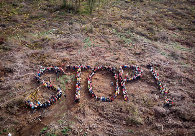 Dans le Morvan, mobilisation des citoyens pour dire STOP aux coupes rases (crédit: Jean-Luc Pillard / Canopée) Dans le Morvan, mobilisation des citoyens pour dire STOP aux coupes rases (crédit: Jean-Luc Pillard / Canopée)