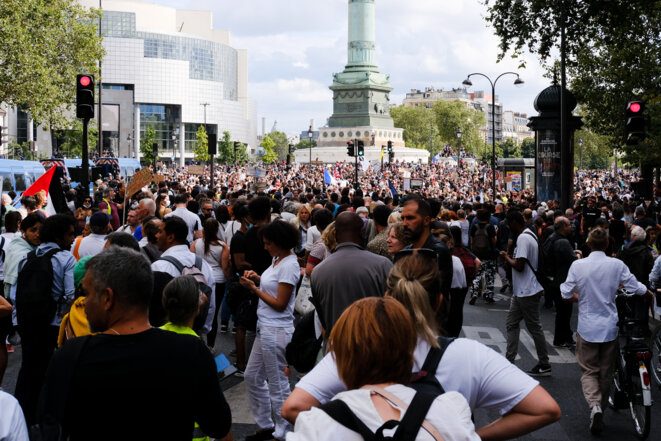 L'arrivée du cortège anti-passe sanitaire place de la Bastille à Paris, le 31 juillet. © Vincent Koebel / Nurphoto via AFP