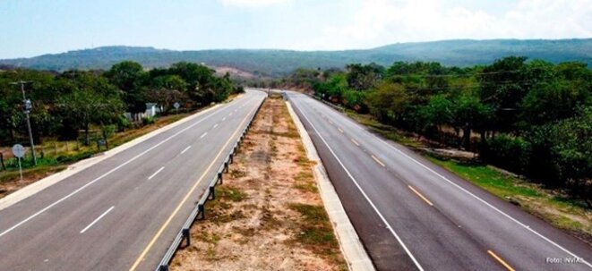 Route à 4 voies entre Calzada et Barranquilla. Route à 4 voies entre Calzada et Barranquilla.