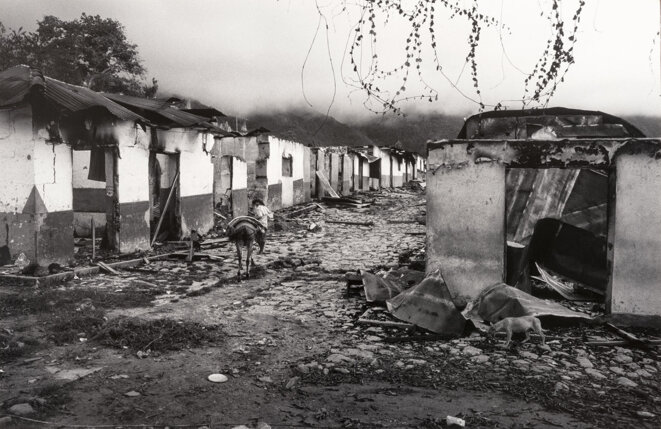 Le massacre d'El Aro, en 1997. © Photo Jesús Abad Colorado. Le massacre d'El Aro, en 1997. © Photo Jesús Abad Colorado.