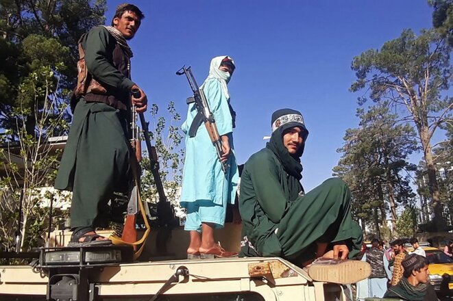 Des combattants talibans se trouvent près de Hérat, la troisième ville afghane, le 13 août 2021. © AFP Des combattants talibans se trouvent près de Hérat, la troisième ville afghane, le 13 août 2021. © AFP