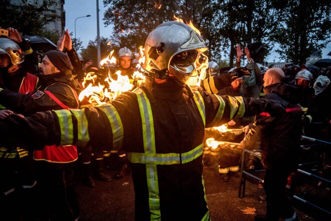 Manifestation des personnels secteurs des services d'urgence, du SAMU et des pompiers à Lyon, le 14 novembre 2019. © Photo de Nicolas Liponne / NurPhoto via AFP Manifestation des personnels secteurs des services d'urgence, du SAMU et des pompiers à Lyon, le 14 novembre 2019. © Photo de Nicolas Liponne / NurPhoto via AFP