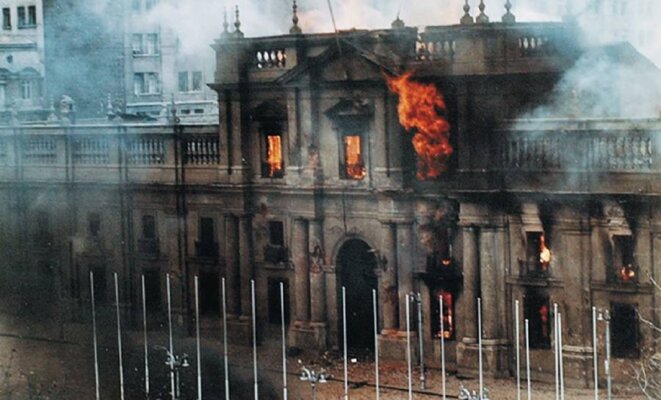 Palais de La Moneda en flammes, 11 septembre 1973.