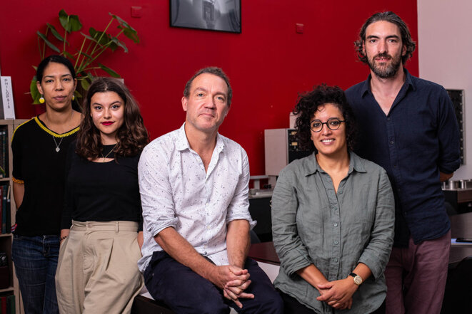 L’équipe de « L’Esprit critique » cinéma : Claire Diao, Occitane Lacurie, Joseph Confavreux, Salima Tenfiche et Samuel Hirsch, réalisateur. © Photo Sébastien Calvet / Mediapart L’équipe de « L’Esprit critique » cinéma : Claire Diao, Occitane Lacurie, Joseph Confavreux, Salima Tenfiche et Samuel Hirsch, réalisateur. © Photo Sébastien Calvet / Mediapart