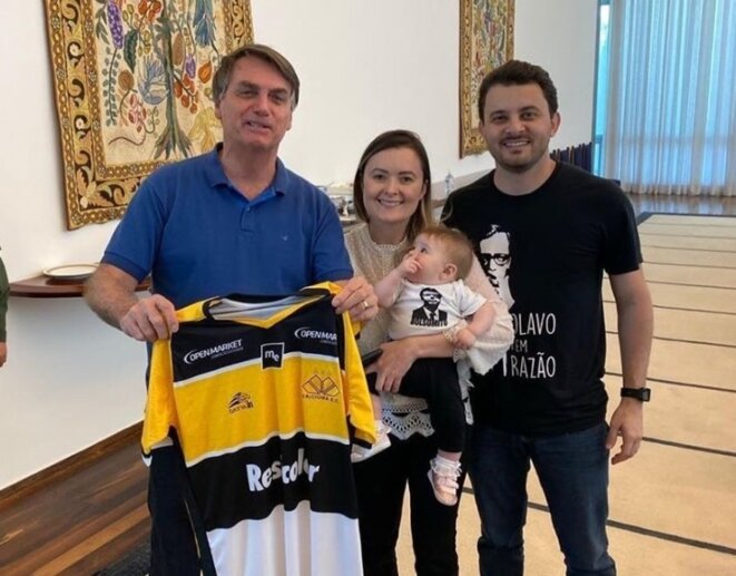 Jair Bolsonaro, Júlia Zanatta et son mari Guilherme Colombo. © DR Jair Bolsonaro, Júlia Zanatta et son mari Guilherme Colombo. © DR
