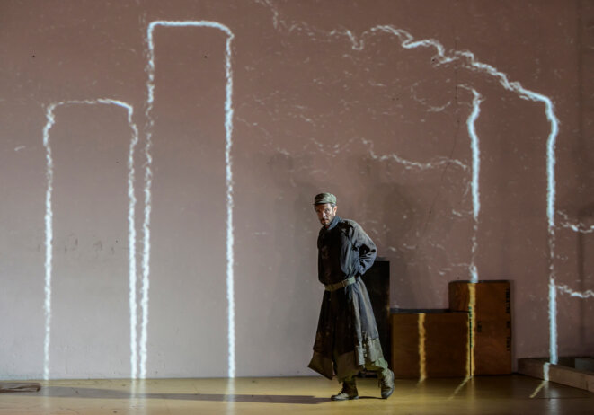 SQtanislas Roquette dans "La rue" © Pascal Gely SQtanislas Roquette dans "La rue" © Pascal Gely