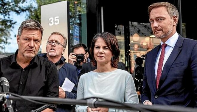 De g. à d. Robert Habeck (Grünen) Annalena Baerbock (Grünen) Christian Lindner (FDP) De g. à d. Robert Habeck (Grünen) Annalena Baerbock (Grünen) Christian Lindner (FDP)