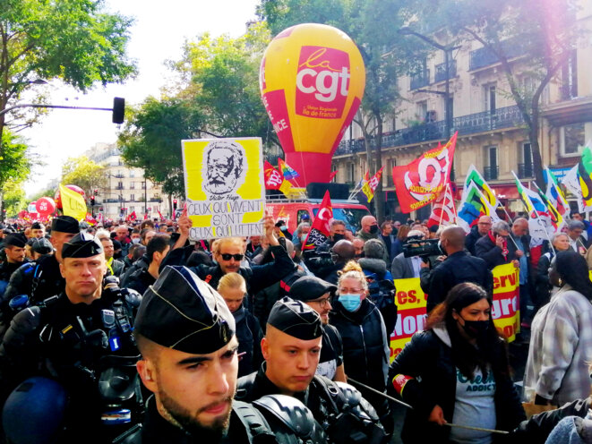 Dans le cortège parisien de ce 5 octobre, les gendarmes étaient très présents. © D.I. Dans le cortège parisien de ce 5 octobre, les gendarmes étaient très présents. © D.I.