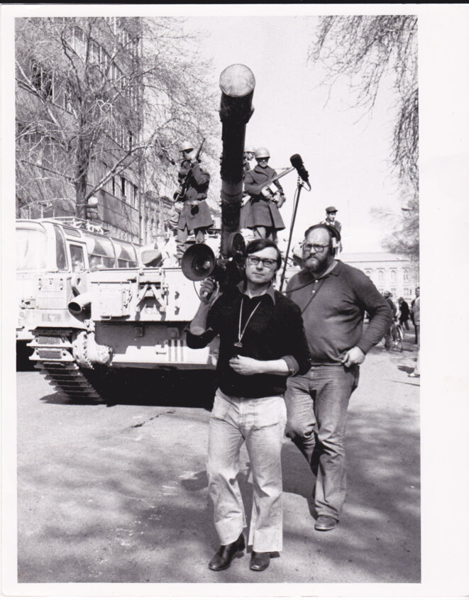 Lucien (with soundman Tomas Hnevsa) in Tehran covering for UPITN the return to Iran of Ayatollah Ruhollah Khomeini in 1979. © DR Lucien (with soundman Tomas Hnevsa) in Tehran covering for UPITN the return to Iran of Ayatollah Ruhollah Khomeini in 1979. © DR
