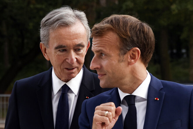 Emmanuel Macron et Bernard Arnault Fondation à la fondation Louis Vuitton à Paris, le 21 septembre 2021. © Photo Yoan Valat / Pool / AFP Emmanuel Macron et Bernard Arnault Fondation à la fondation Louis Vuitton à Paris, le 21 septembre 2021. © Photo Yoan Valat / Pool / AFP
