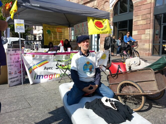 3 octobre 2015 – Convergence pour la Fermeture de la centrale nucléaire de Fessenheim et le démarrage du jeûne de Pierre... – Strasbourg © Bruno Dalpra 3 octobre 2015 – Convergence pour la Fermeture de la centrale nucléaire de Fessenheim et le démarrage du jeûne de Pierre... – Strasbourg © Bruno Dalpra