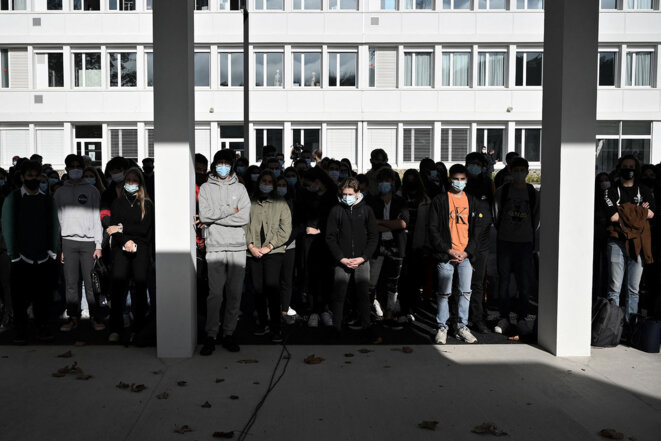 Pupils and teachers gather at the Pierre d'Aragon secondary school at Muret in south-west France on November 2nd 2020, in homage to Samuel Paty. © Photo Lionel Bonaventure / AFP